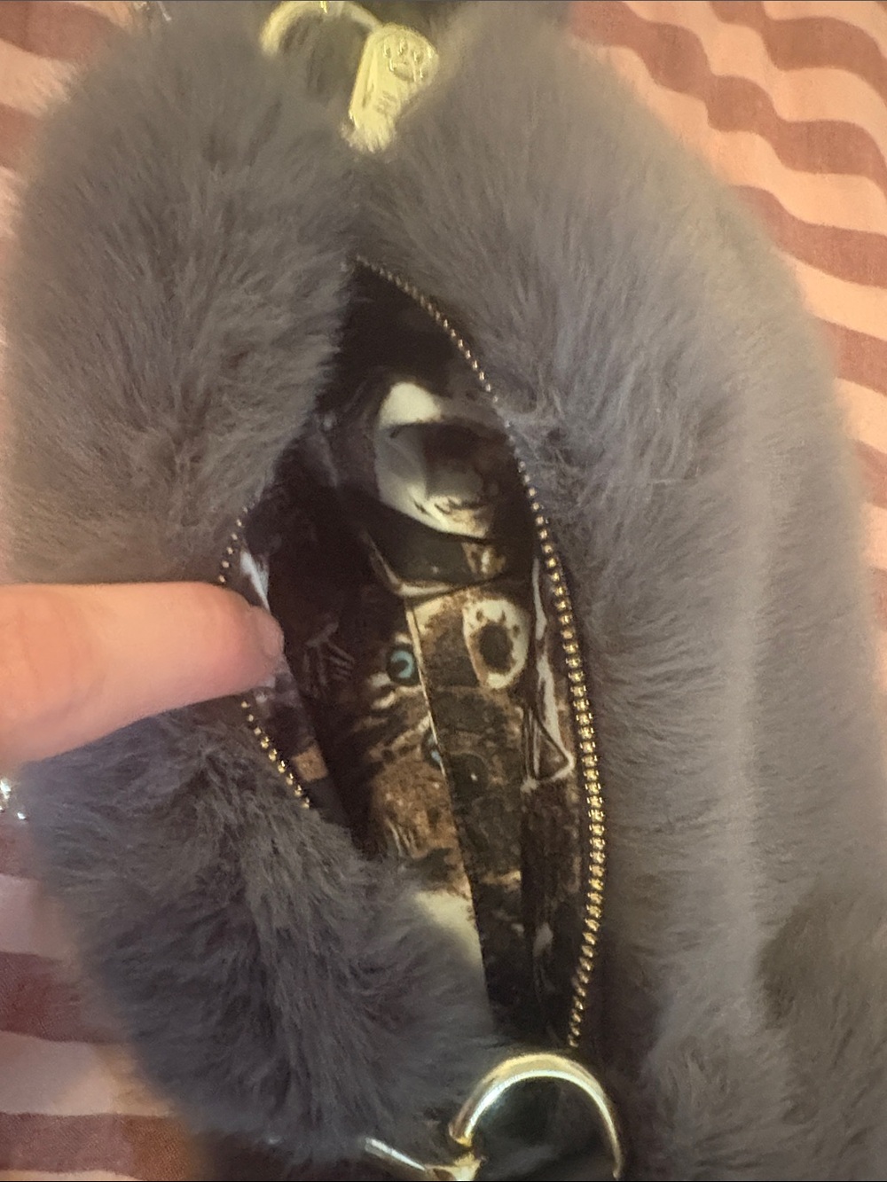 Gray Plush Cat Crossbody Bag with Gold Chain - Picture 2 of 3